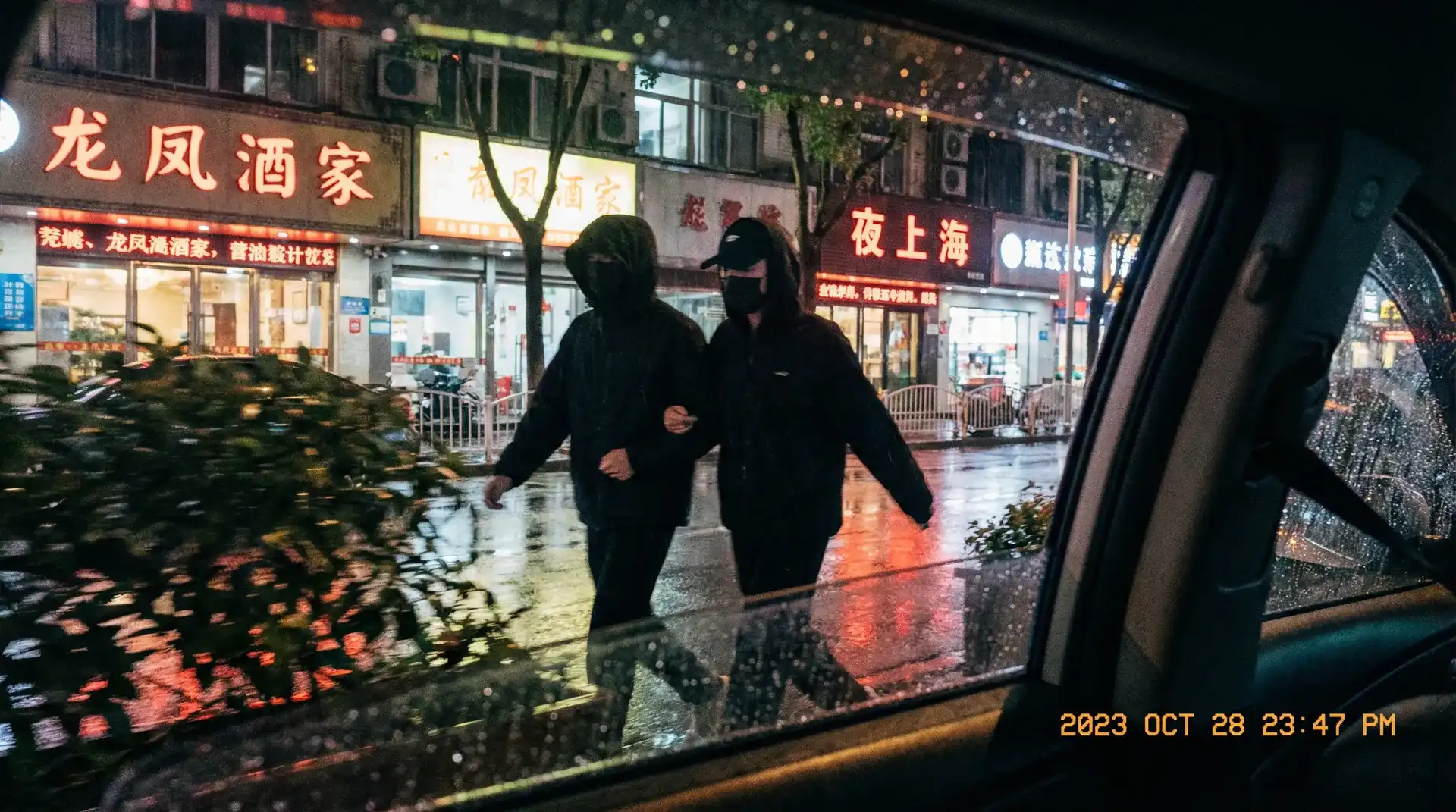 皇冠体育官网 - 顶流明星深夜密会现场抓拍照片